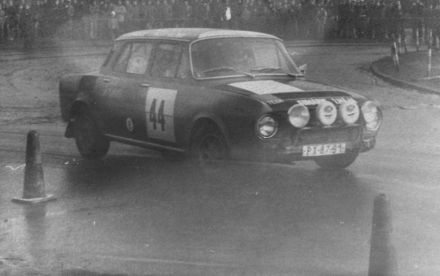 Wiliam Veteska i Rudolf Vojtaš – Škoda S 120 Rally.